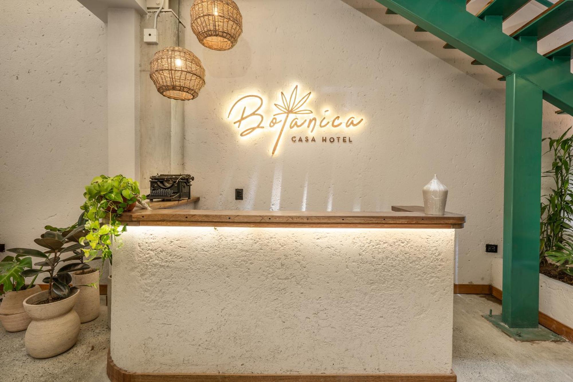 Botanica Casa Hotel Manila By Housy Host Medellín Esterno foto
